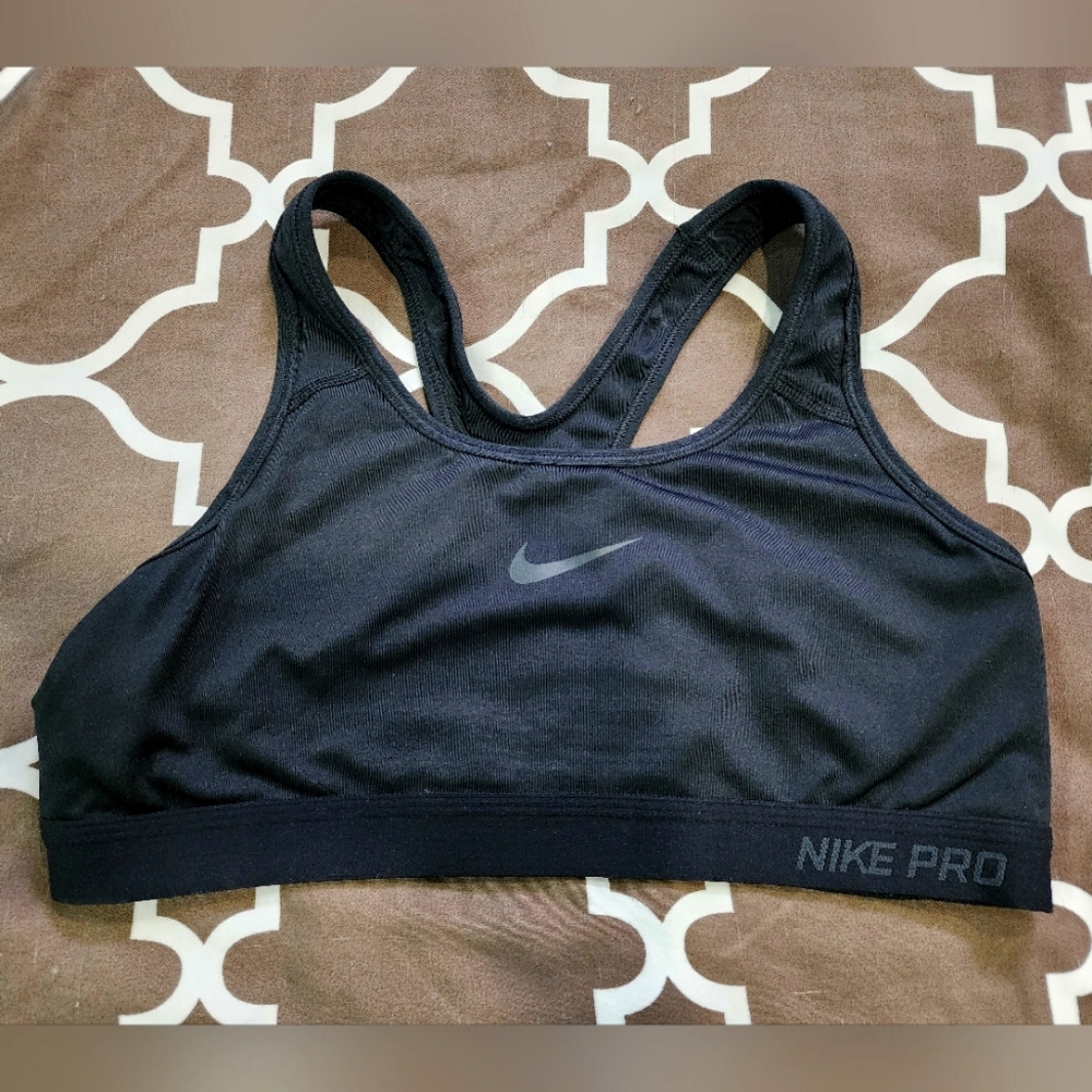 Nike Pro Women's Black Sports Bra